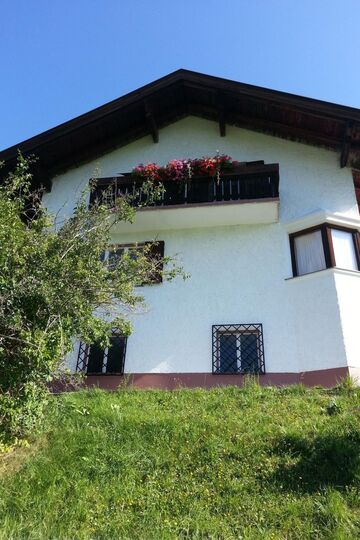 Beautiful 2-Bed Apartment in Innsbruck-Land, Sleeps 5, 1289