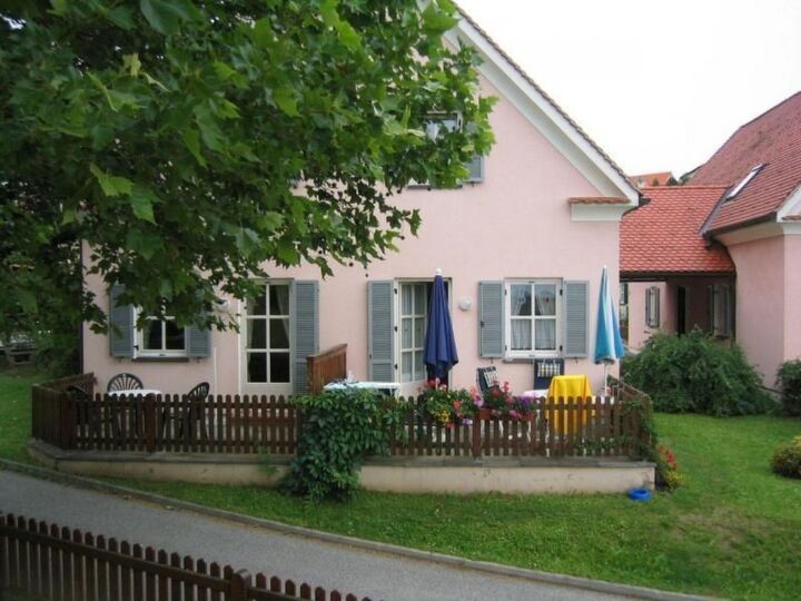 Elegant 1-Bed House in Hartberg-Furstenfeld, Sleeps 3, 1119, Bad Waltersdorf, Austria