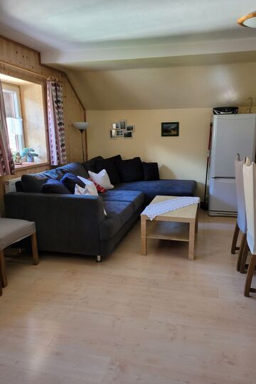 Exclusive 3-Bed Apartment in Reutte, Sleeps 8, 1295