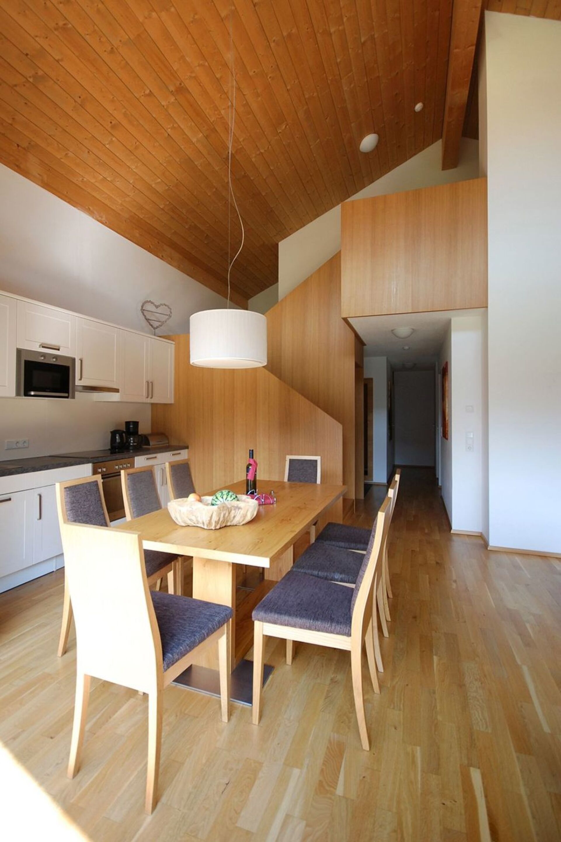 Luxurious 4-Bed Apartment in Lienz, Sleeps 10, 1300
