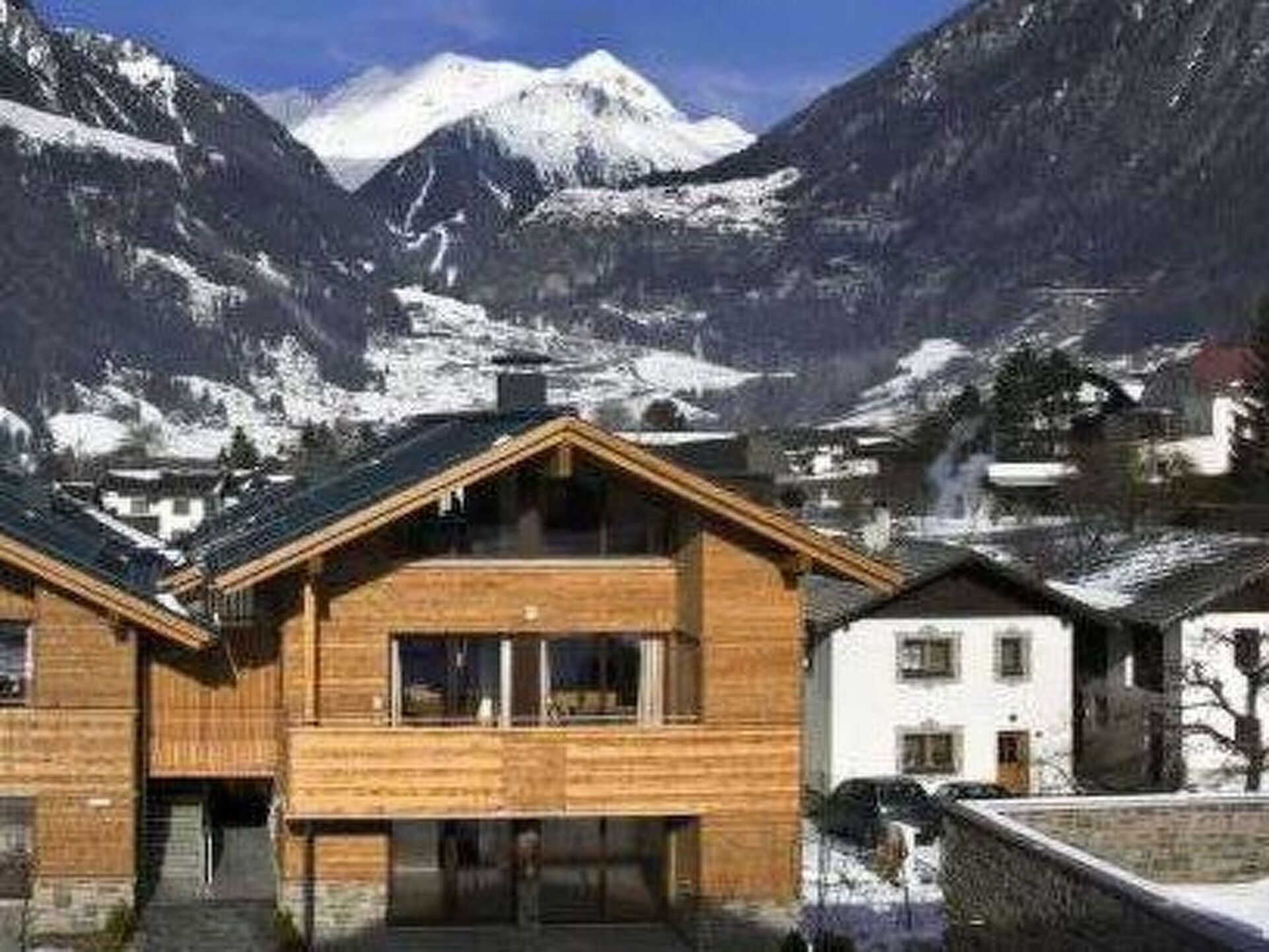 Luxurious 4-Bed Apartment in Lienz, Sleeps 10, 1300