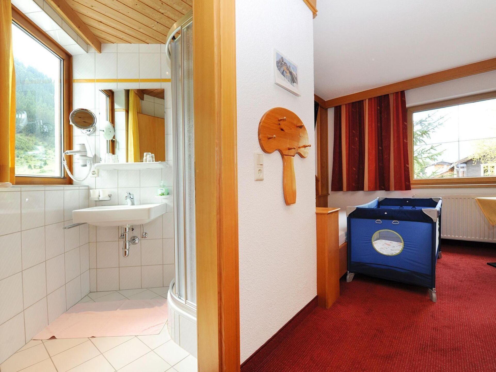 Spacious 2-Bed Apartment in Landeck, Sleeps 5, 1301