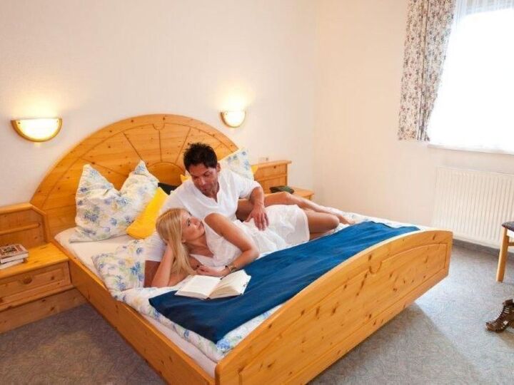 2-Bed Apartment in Sankt Johann im Pongau, Sleeps 5, 1097
