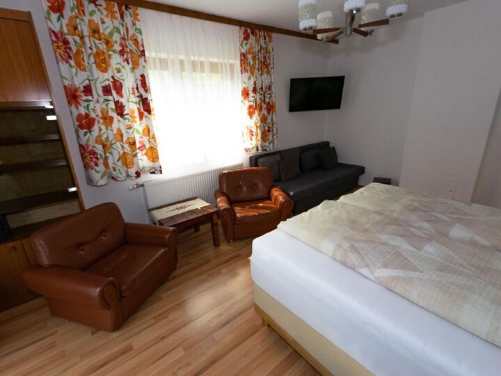 3-Bed Apartment in Spittal an der Drau, Sleeps 7, 1095