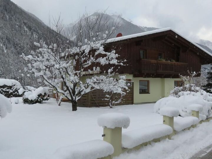 2-Bed Apartment with Mountain View in Imst, Sleeps 4, 1163, Umhausen, Austria