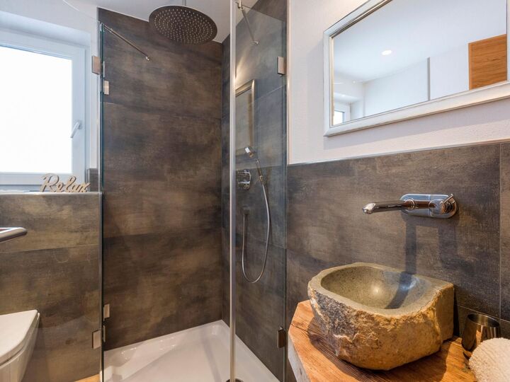 Idyllic 3-Bed Apartment in Kitzbuhel, Sleeps 6, 1169