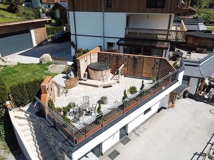 Stylish 4-Bed Apartment in Kitzbuhel, Sleeps 8, 1319