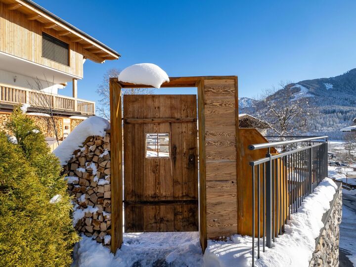 Stylish 4-Bed Apartment in Kitzbuhel, Sleeps 8, 1319