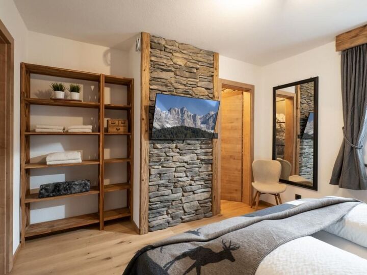 Stylish 4-Bed Apartment in Kitzbuhel, Sleeps 8, 1319