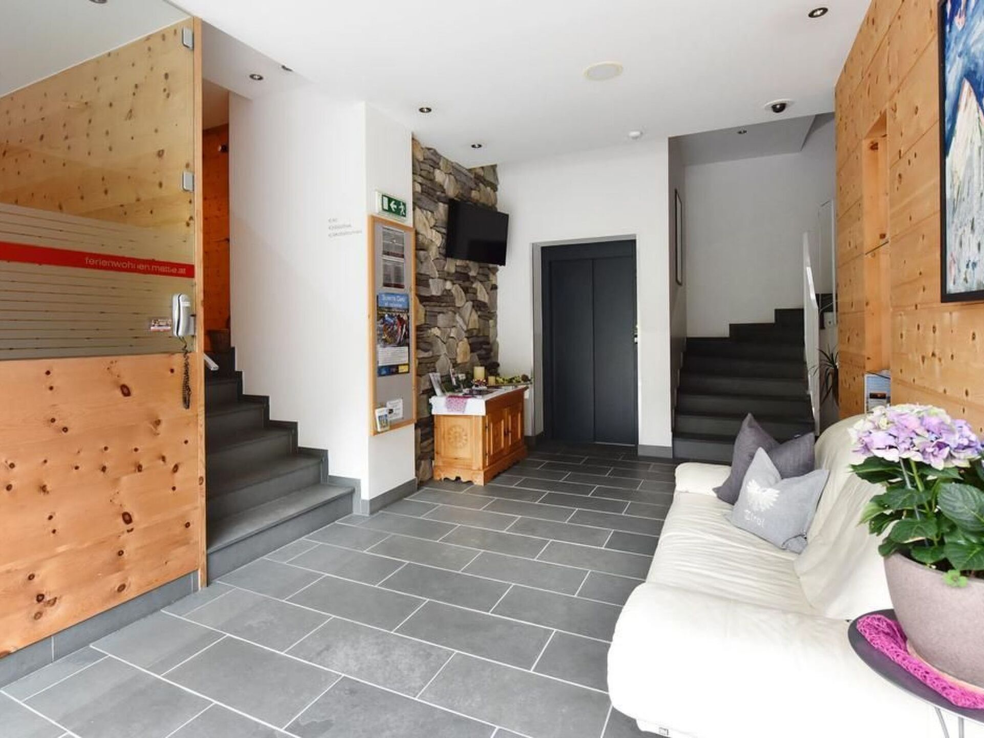 3-Bed Apartment in Landeck, Sleeps 7, 1332