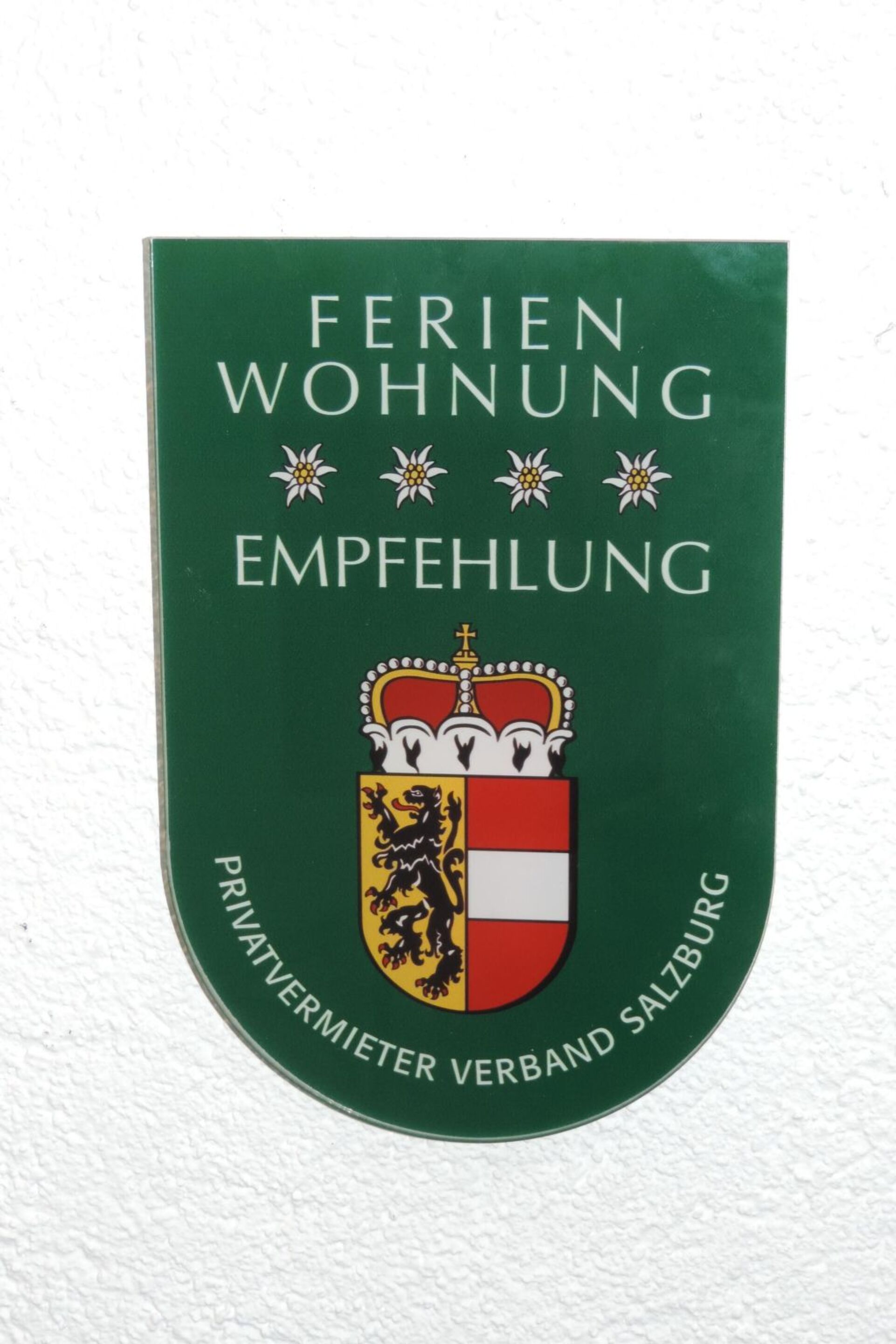 Charming 2-Bed Apartment in Hallein, Sleeps 4, 1119