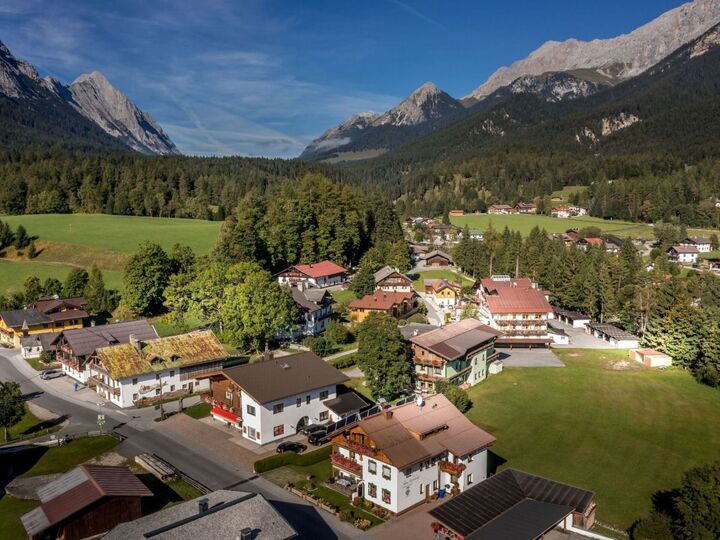 Spacious 1-Bed Apartment in Innsbruck-Land, Sleeps 3, 1340