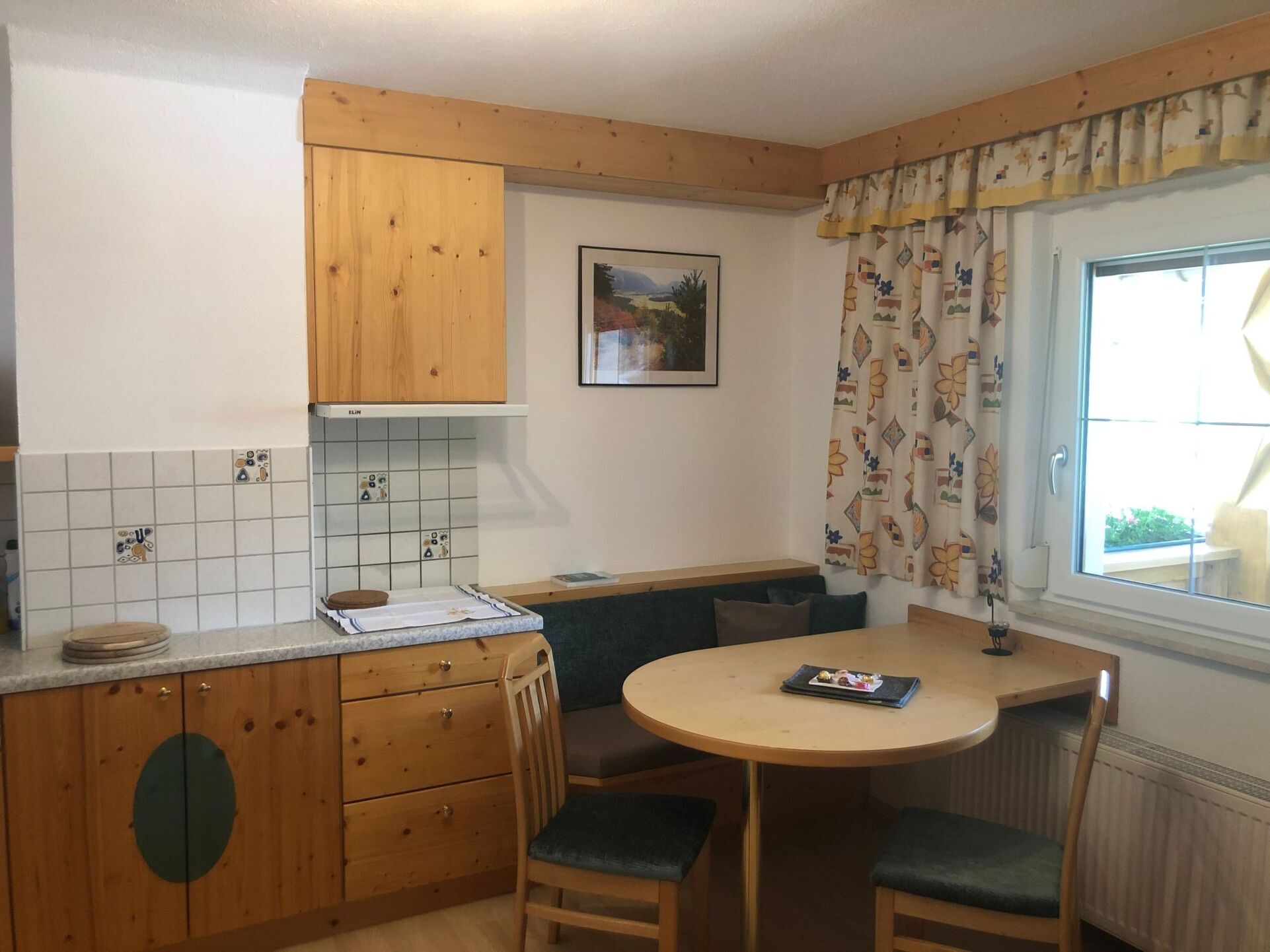 Spacious 1-Bed Apartment in Innsbruck-Land, Sleeps 3, 1340