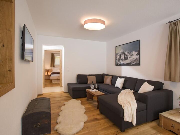 Sumptuous 2-Bed Apartment in Kitzbuhel, Sleeps 6, 1344