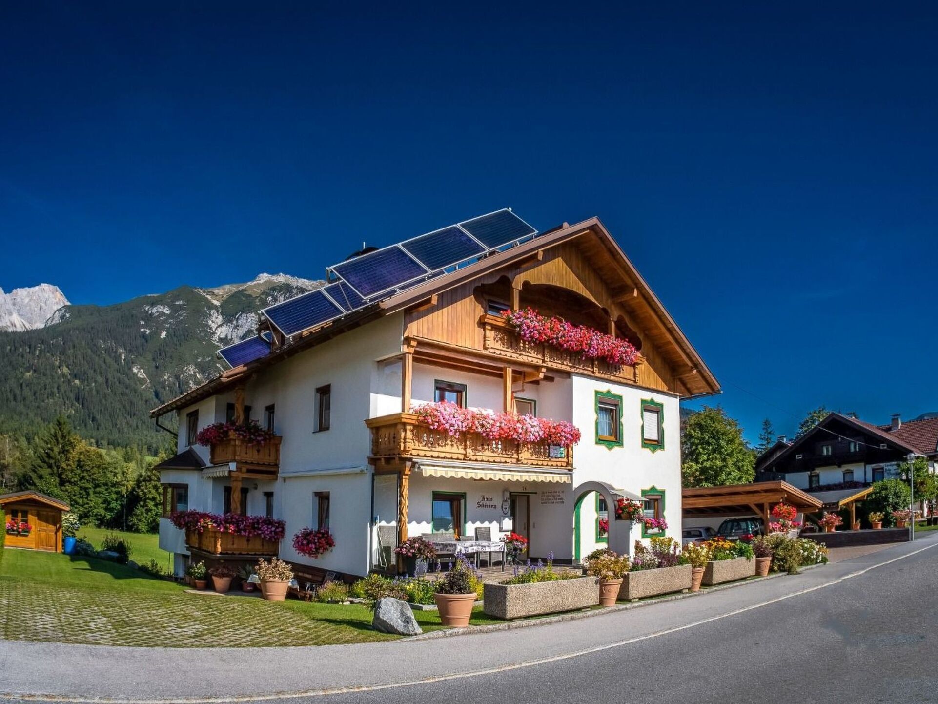 Charming 1-Bed Apartment in Innsbruck-Land, Sleeps 3, 1347