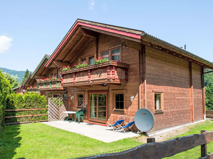 3-Bed House with Mountain View in Kitzbuhel, Sleeps 6, 1048, Grafenweg, Austria