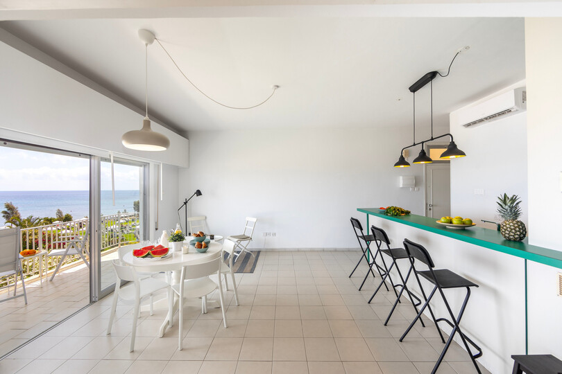 5 Star H2O Beachfront Suite – Elegant Coastal Living by the Sea