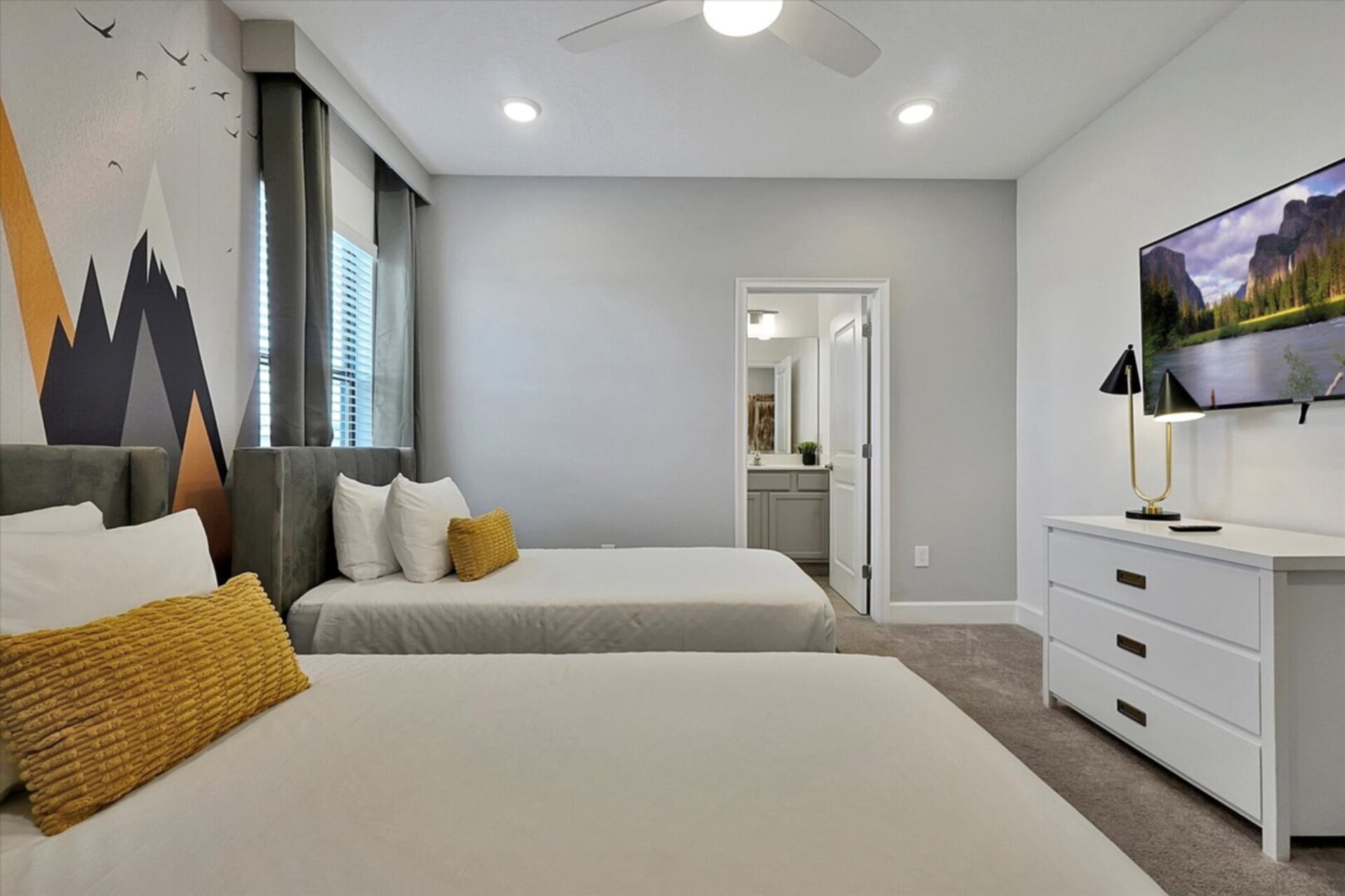 The Ultimate 15 Bedroom Mansion on Orange County, Orlando Mansion 6675