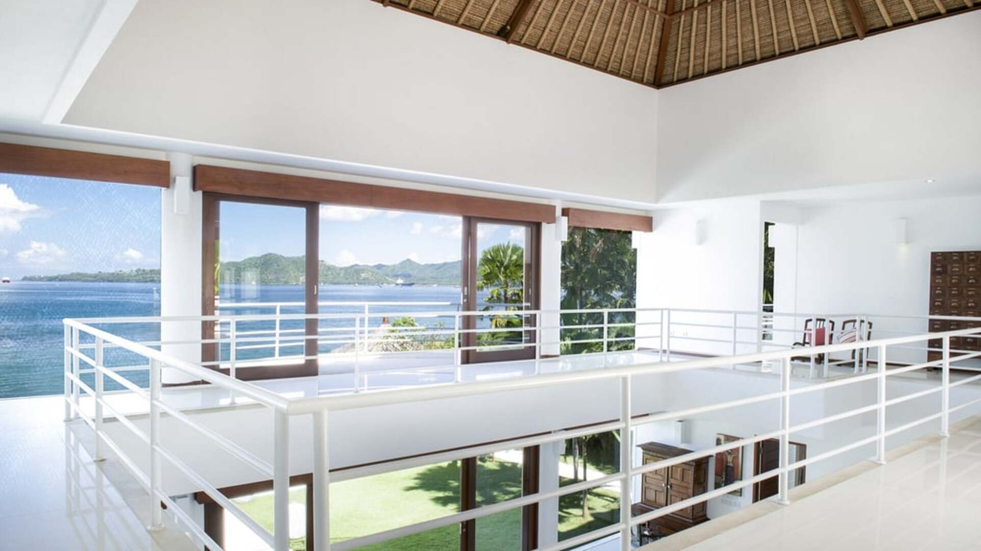 5 Star Villa Lucia – Elegant Oceanfront Living