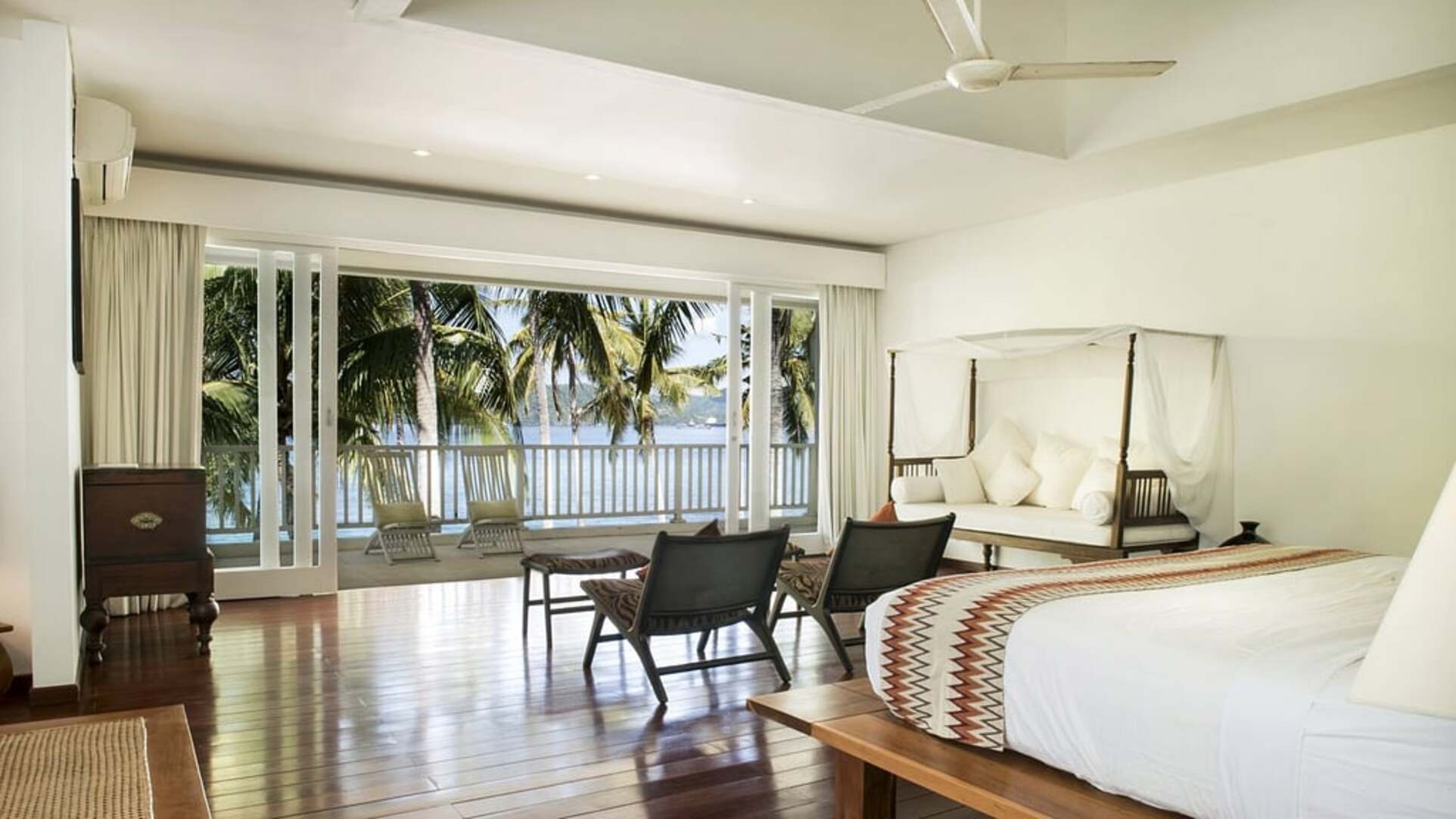 5 Star Villa Stella – Elegant Beachfront Serenity