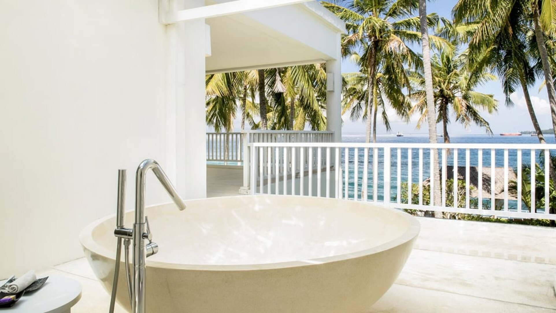 5 Star Villa Stella – Elegant Beachfront Serenity