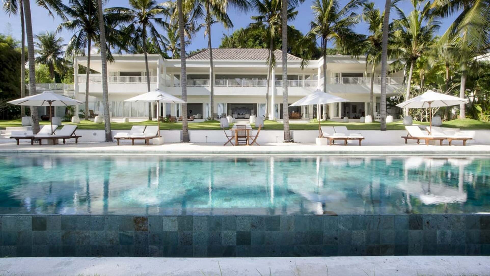5 Star Villa Stella – Elegant Beachfront Serenity