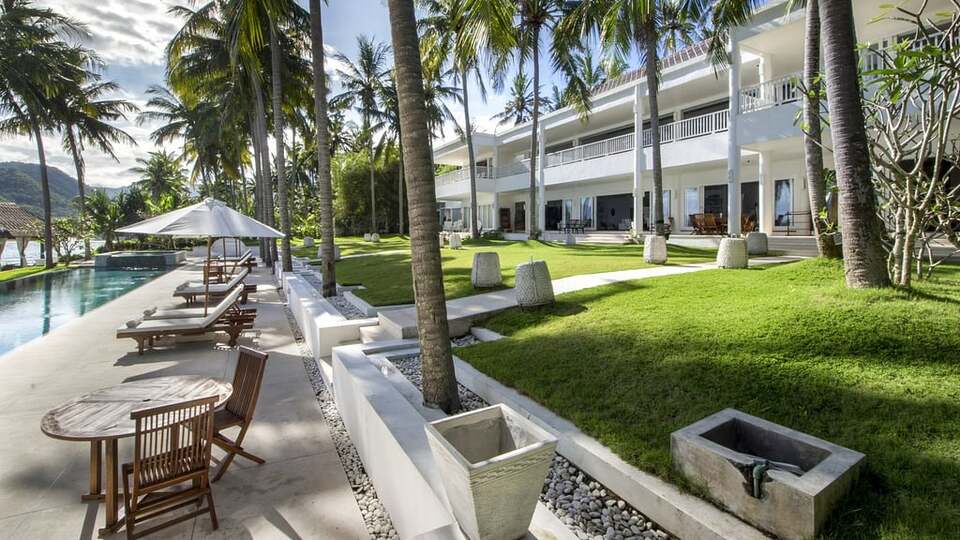 5 Star Villa Stella – Elegant Beachfront Serenity