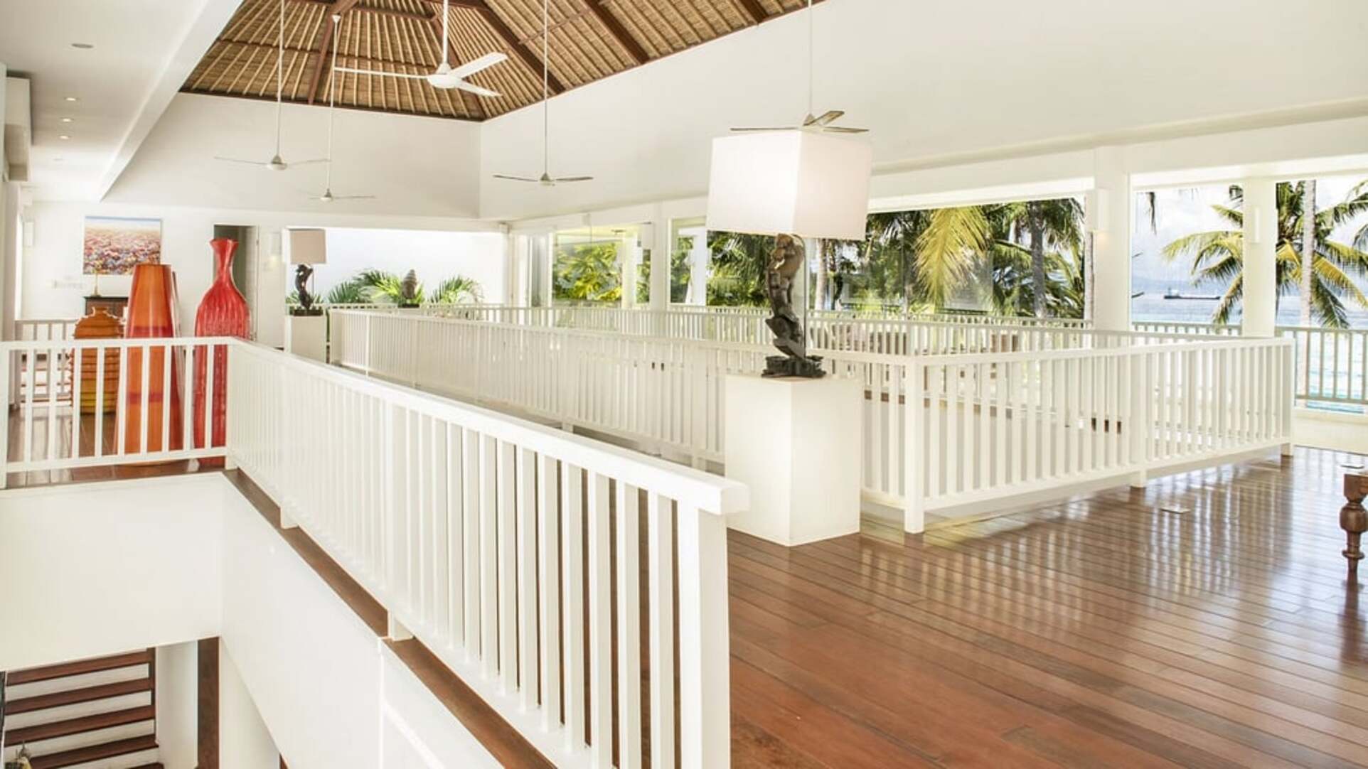 5 Star Villa Stella – Elegant Beachfront Serenity