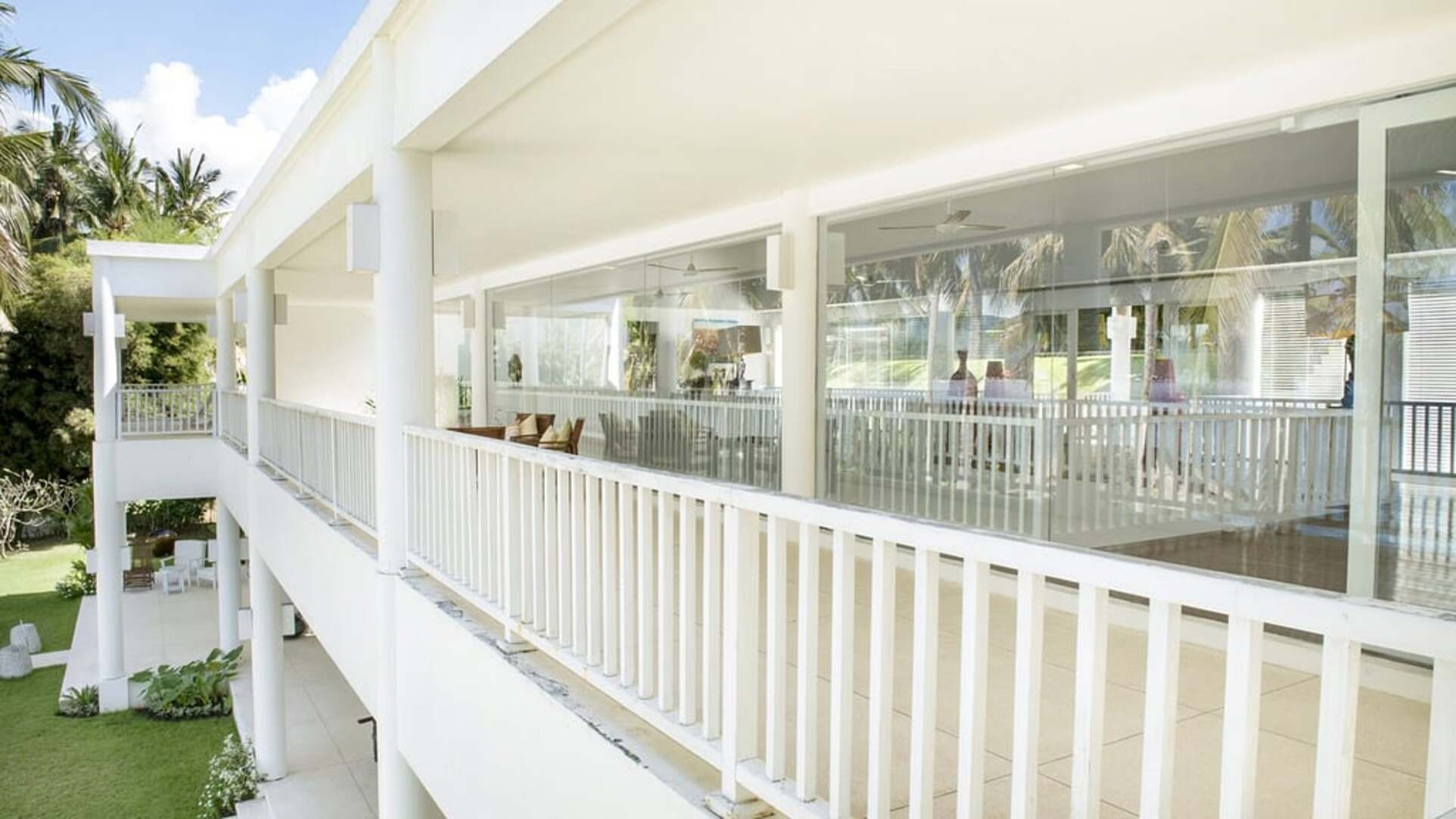 5 Star Villa Stella – Elegant Beachfront Serenity