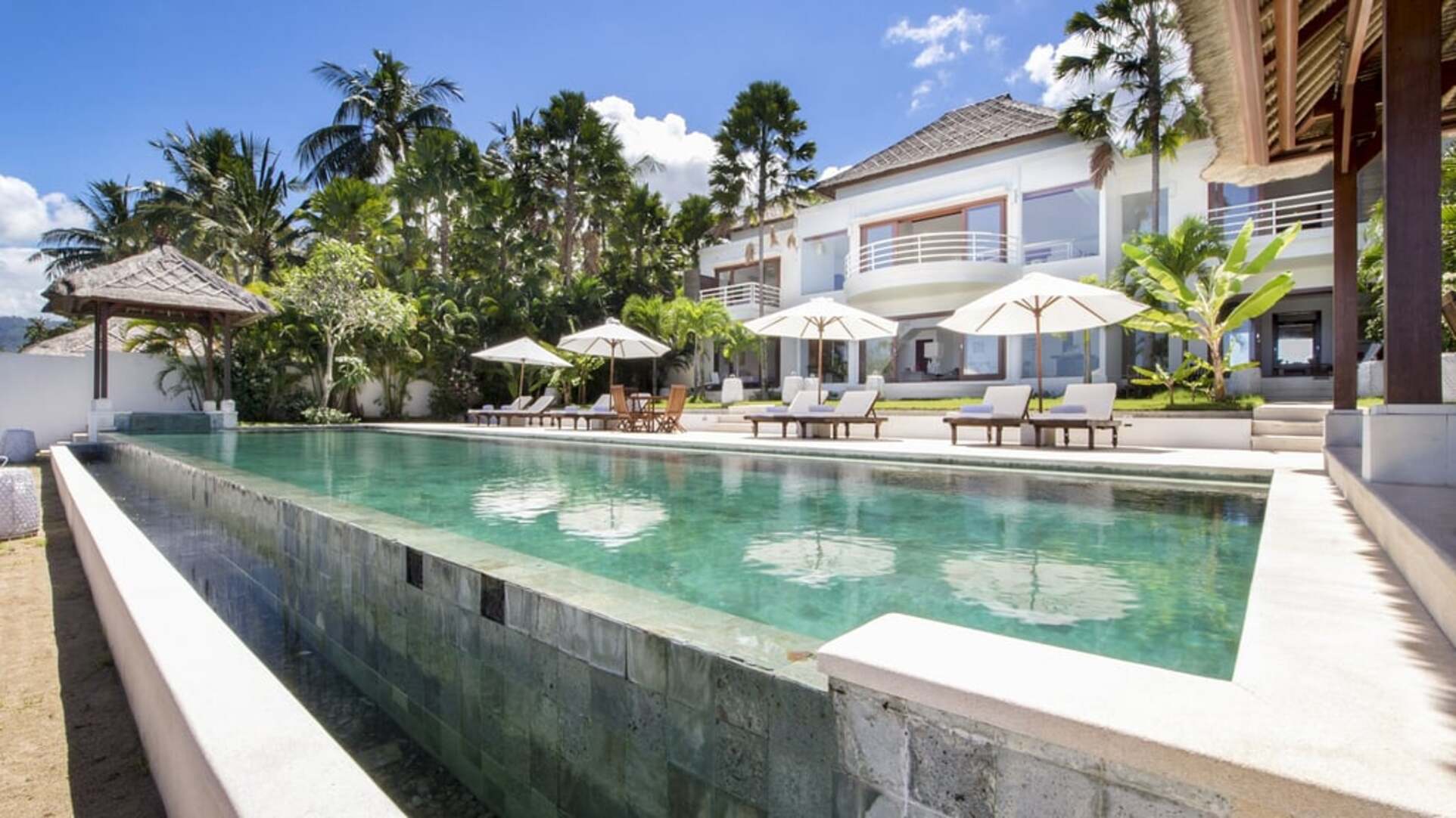 5 Star Villa Lulla – A Luxurious Beachfront Escape in Bali