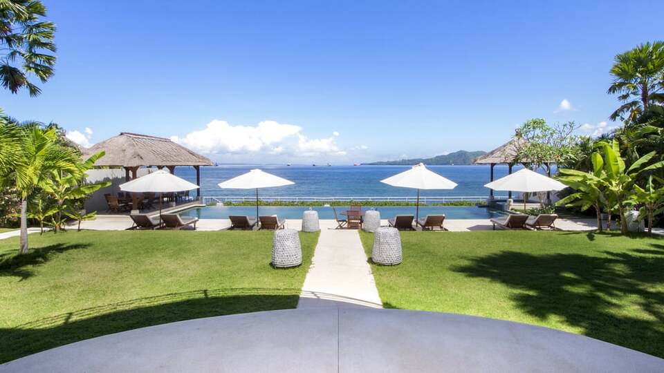 5 Star Villa Lulla – A Luxurious Beachfront Escape in Bali