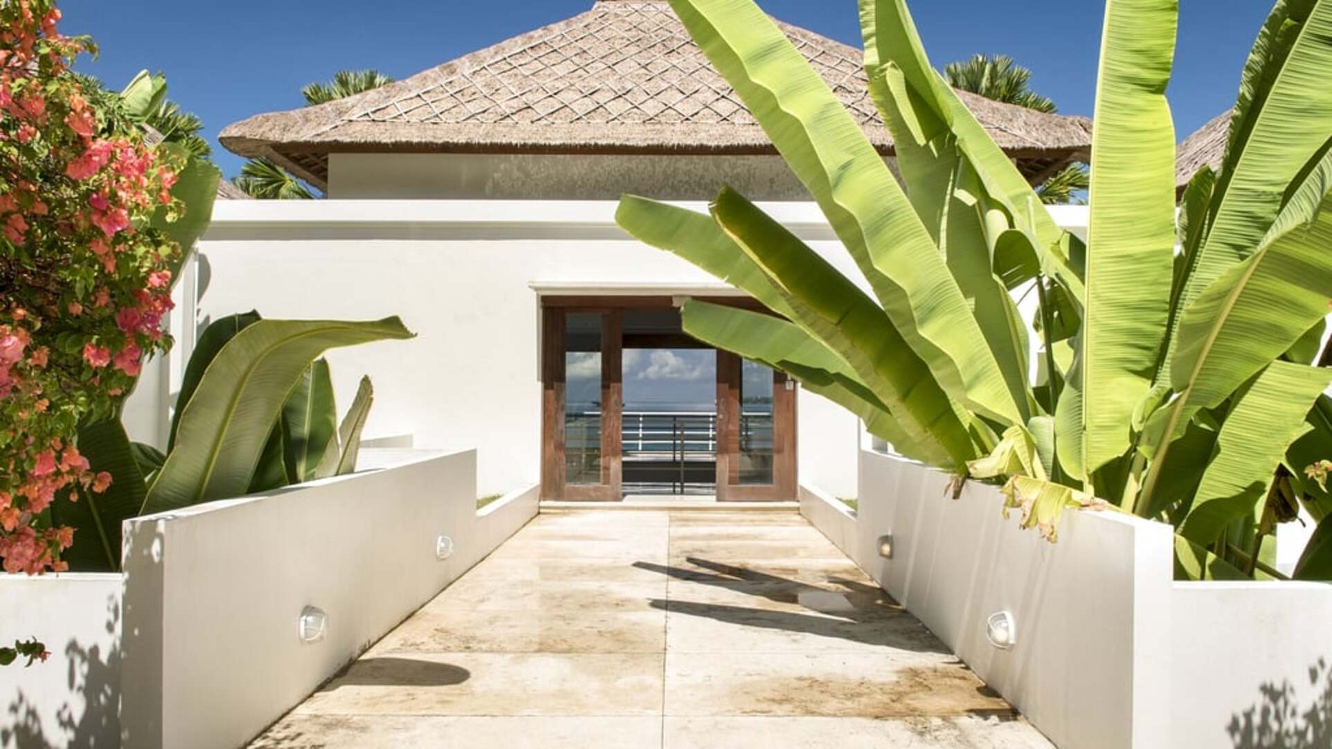 5 Star Villa Lulla – A Luxurious Beachfront Escape in Bali