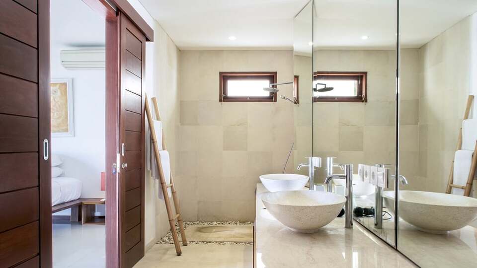 5 Star Villa Lulla – A Luxurious Beachfront Escape in Bali