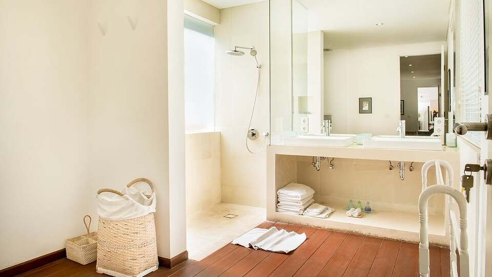 5 Star Villa Lulla – A Luxurious Beachfront Escape in Bali
