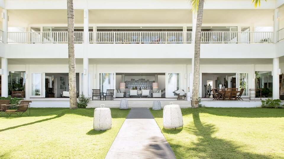 5 Star Villa Lulla – A Luxurious Beachfront Escape in Bali