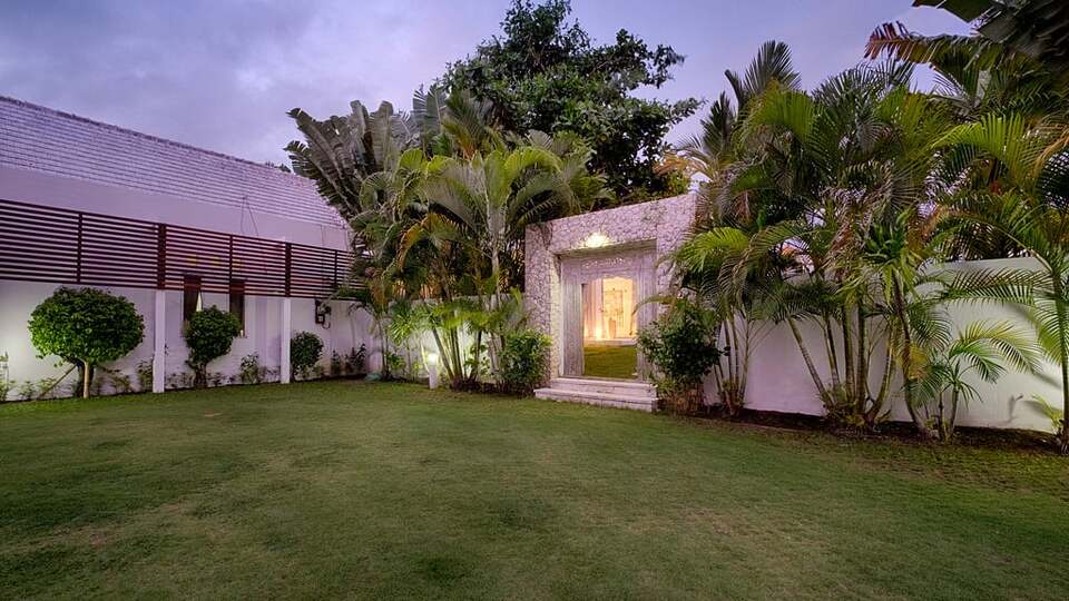 5 Star Villa Putih 1 – An Elegant Pererenan Hideaway