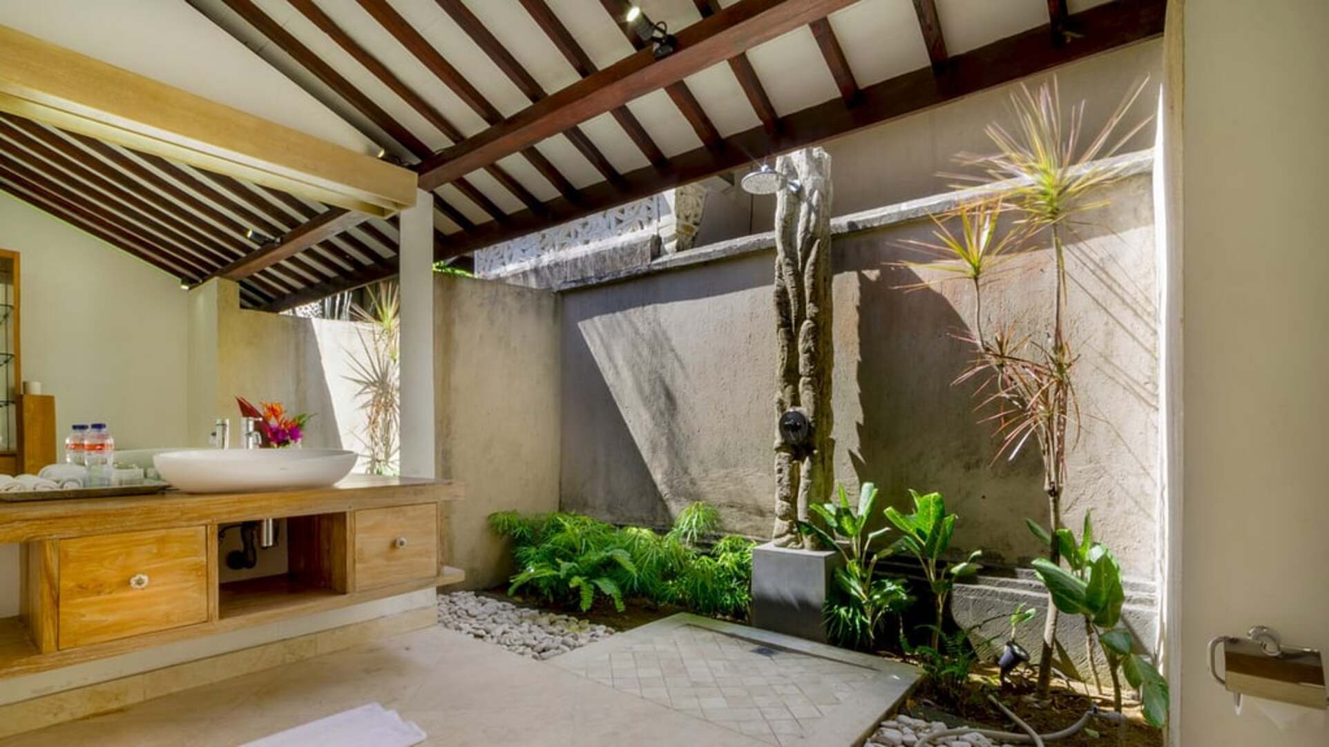 5 Star Akilea Estate – Tropical Grandeur Retreat