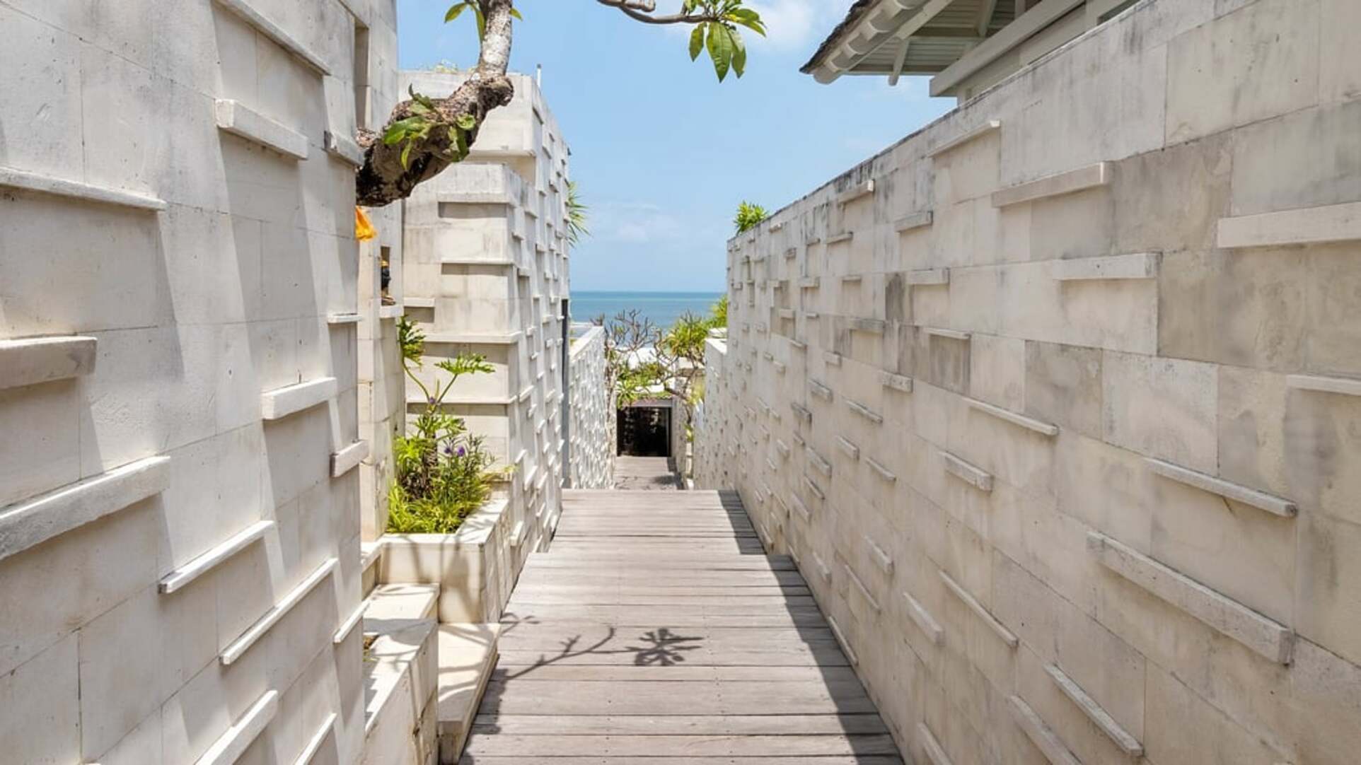 5 Star The Chand’s Three – Oceanfront Balinese Escape