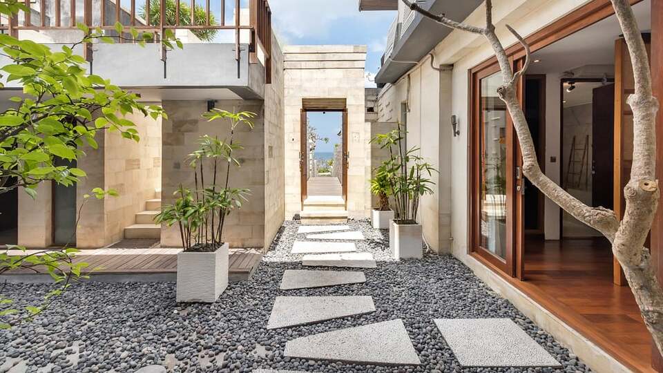 5 Star The Chand’s Three – Oceanfront Balinese Escape