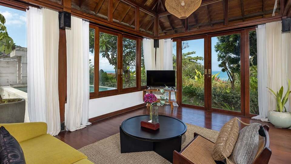 5 Star The Chand’s Two – Beachfront Family Escape