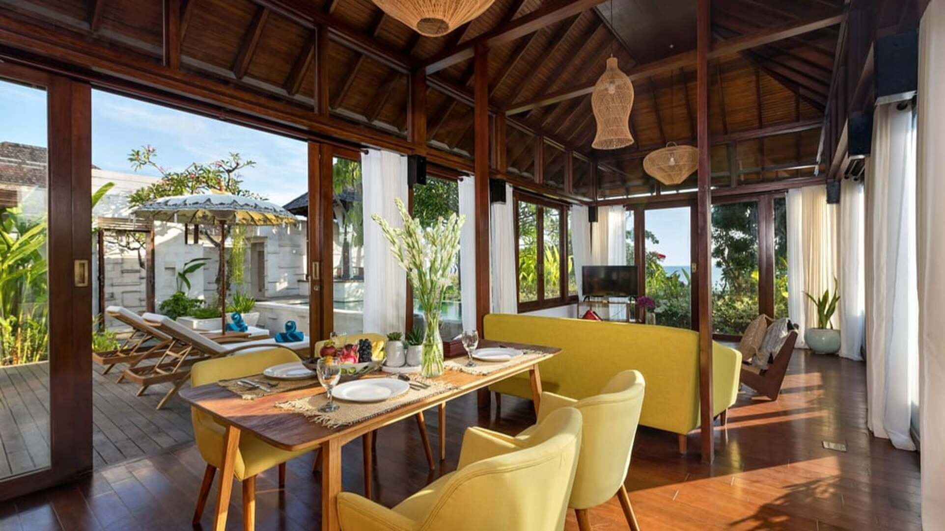 5 Star The Chand’s Two – Beachfront Family Escape