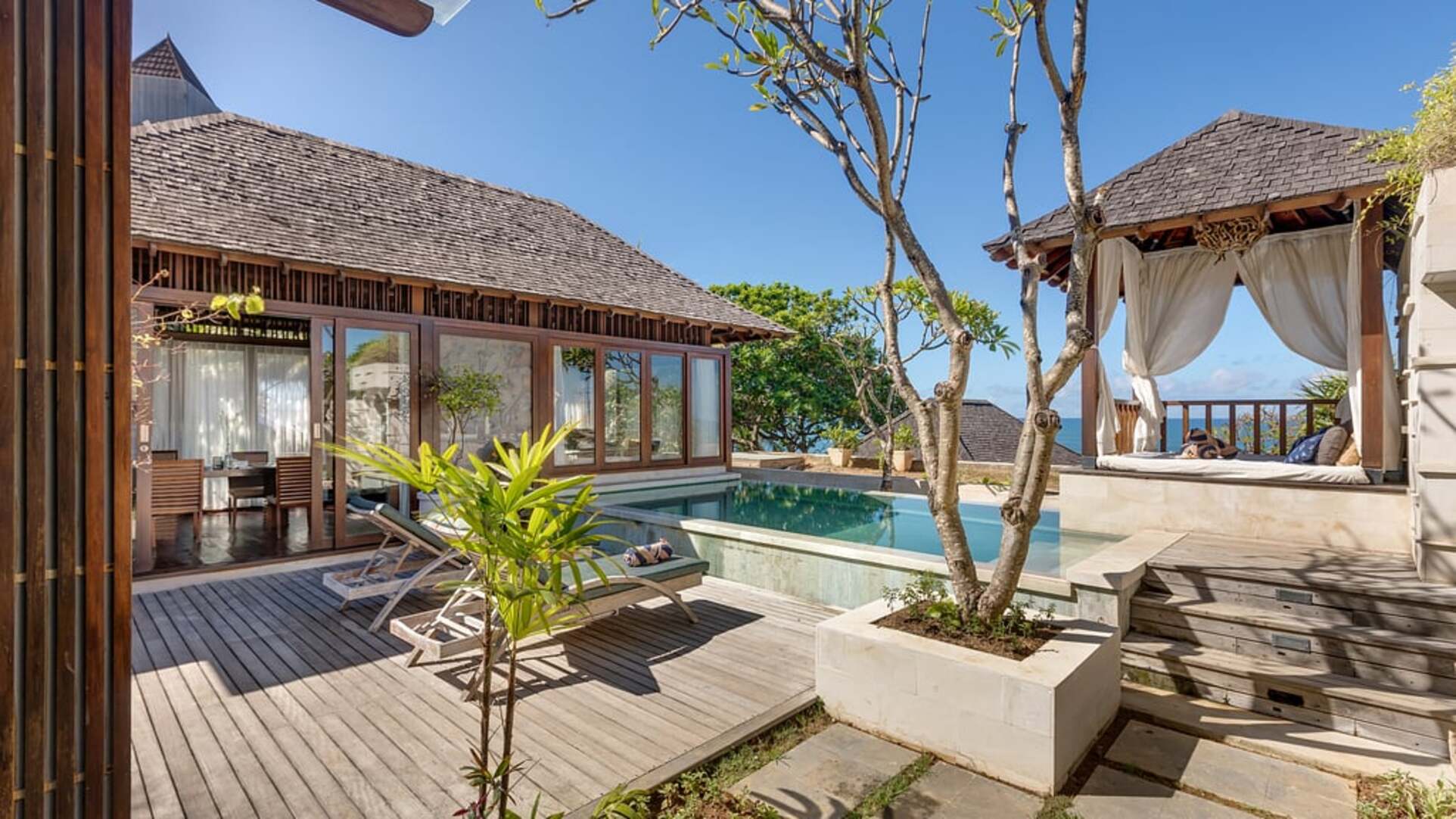 5 Star The Chand’s Two – Beachfront Family Escape