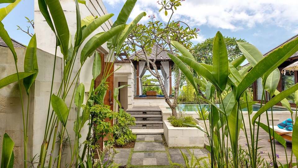 5 Star The Chand’s Two – Tropical Beachfront Escape