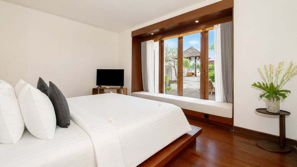5 Star The Chand’s Two – Tropical Beachfront Escape