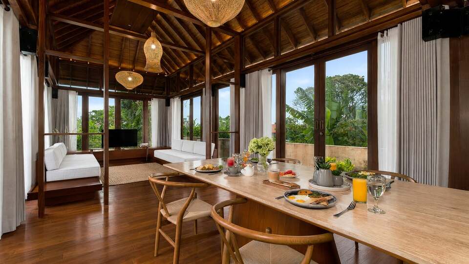 5 Star The Chand’s Two – Tropical Beachfront Escape