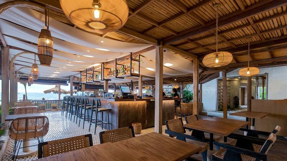 5 Star The Chand’s Two – Beachfront Serenity Escape