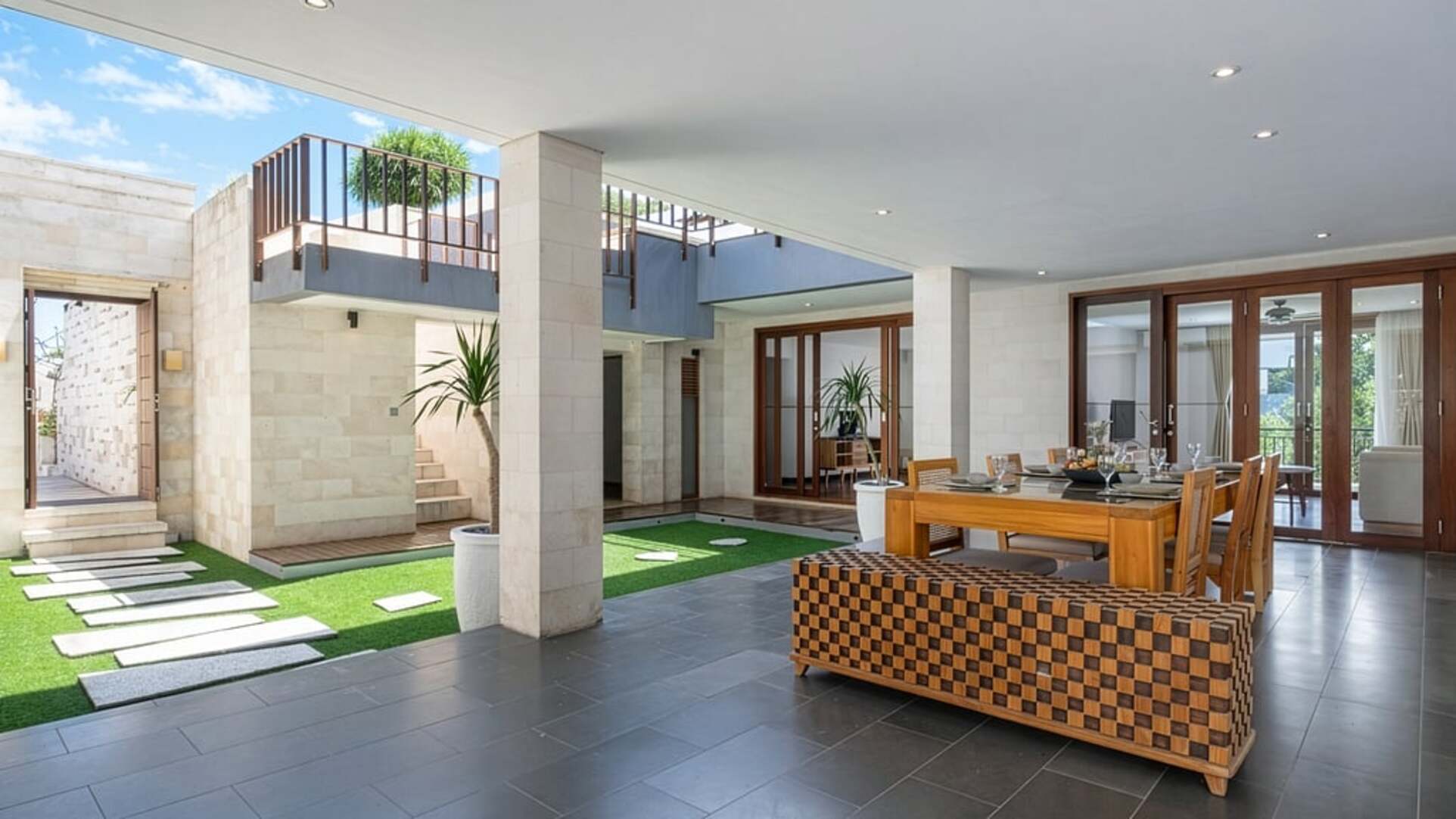 5 Star The Chand’s Three – Elevated Beachfront Escape