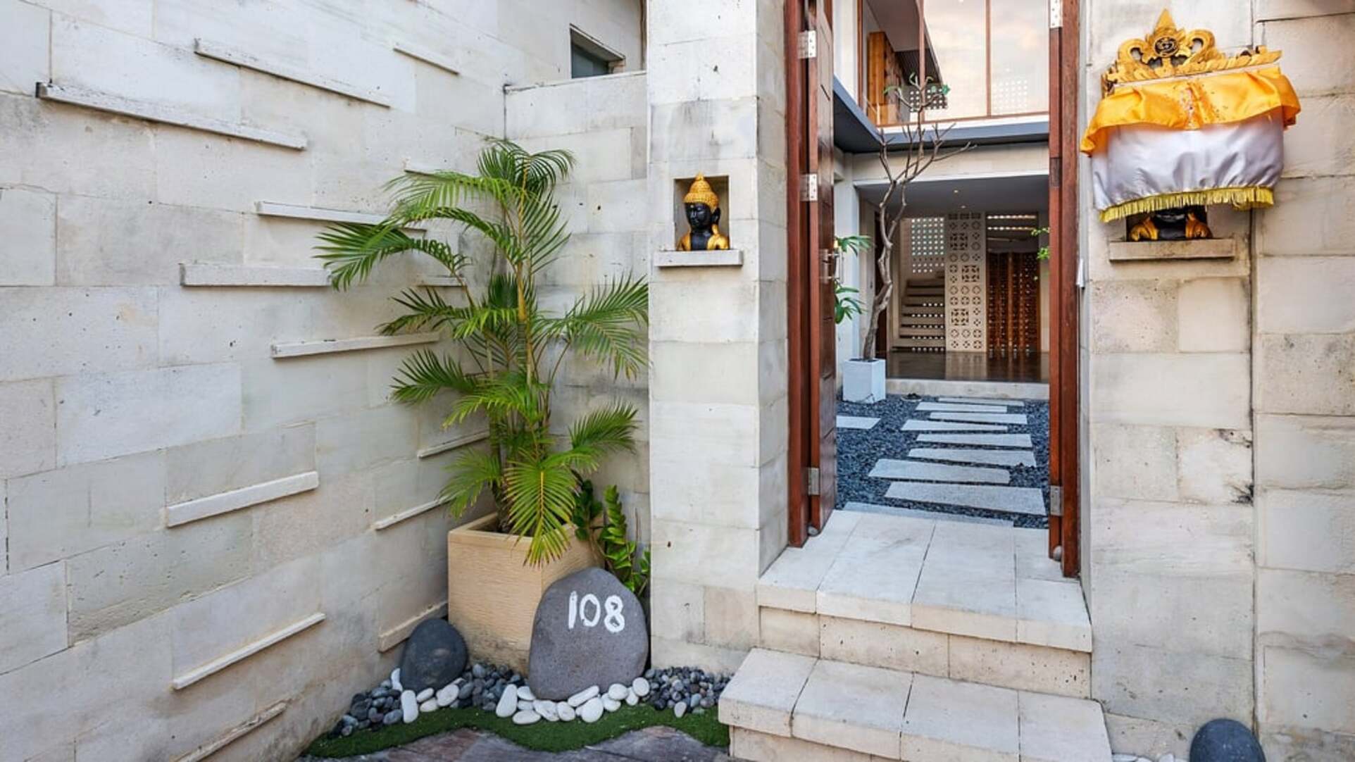 5 Star The Chand’s Three – Elevated Beachfront Escape