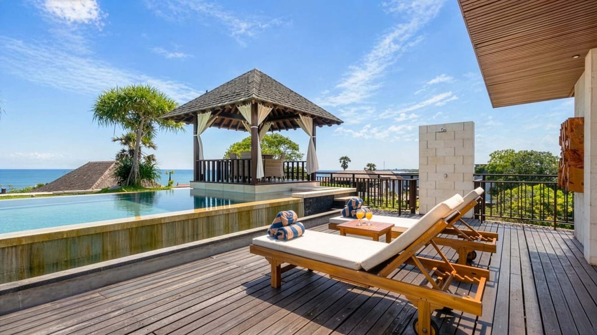 5 Star The Chand’s Three – Elevated Beachfront Escape