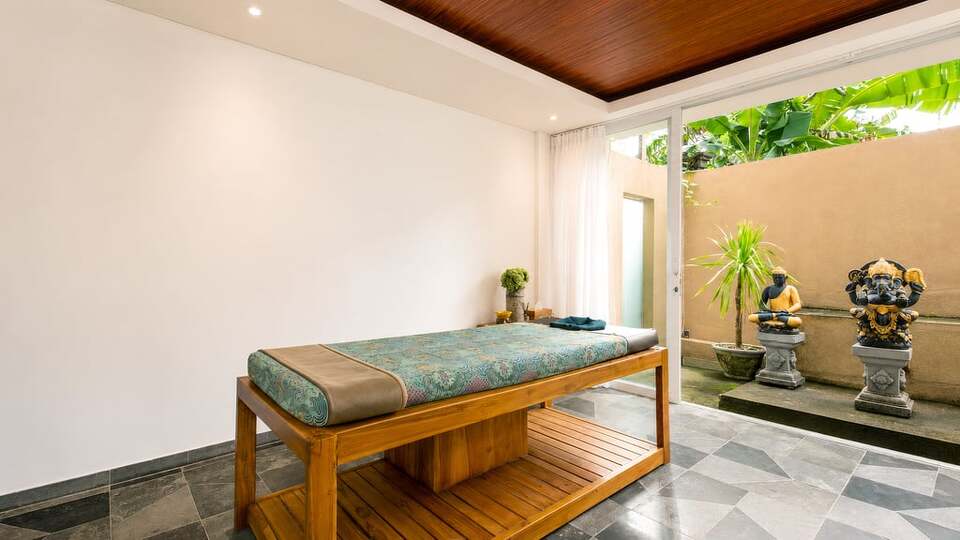 5 Star The Chand’s Three – Elevated Beachfront Escape